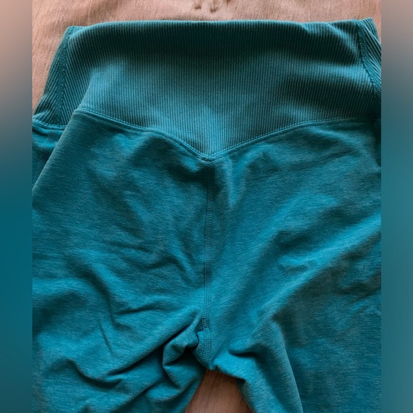 High-Waist Alosoft Lounge Legging - Picture 6 of 6